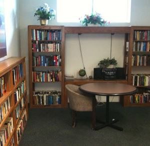 Pacifica Royale Assisted Living Community - 4 - library.JPG