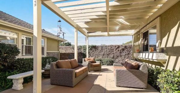 Pacifica Senior Living - Newport Mesa - shaded patio.JPG