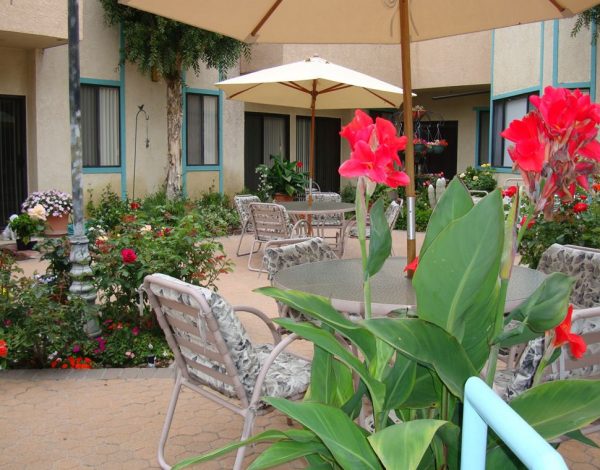 Park Regency Retirement Center - 6 - patio.JPG