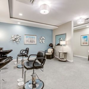 Park View Estates - 9 - salon.JPG