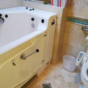 Seaside Cottage I - restroom.JPG