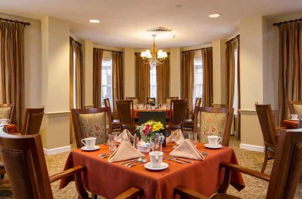 Sunrise at Mission Viejo - 3 - dining room.JPG