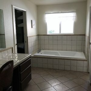 Sunset Homes - Paseo Del Niguel - restroom.JPG