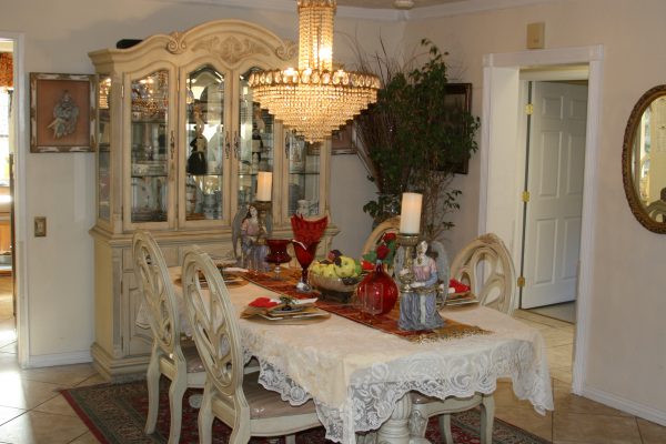 Tessie's Place I - dining room.JPG