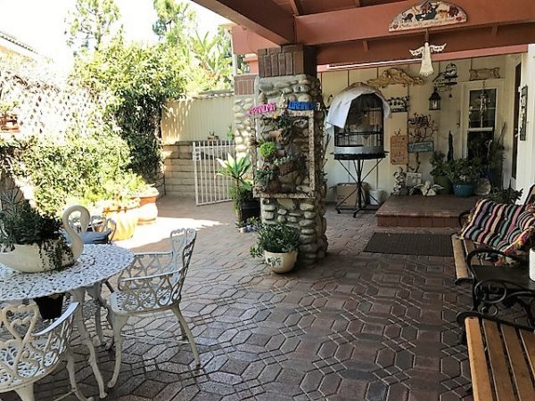 Tessie's Place I - front patio 2.JPG