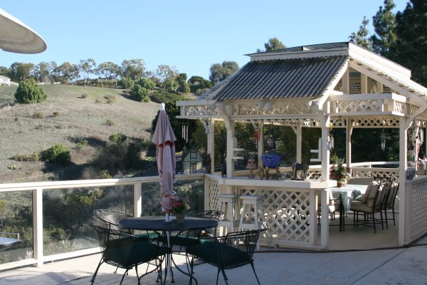 Tessie's Place II - gazebo.JPG