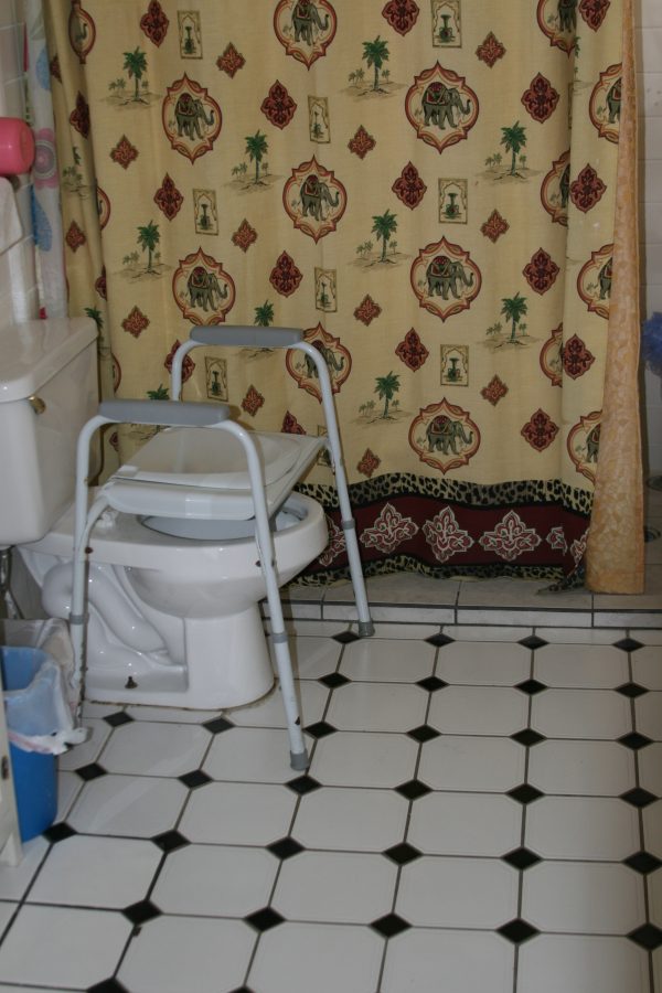 Tessie's Place II - restroom.JPG