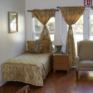 Tessie's Place III - shared room.JPG