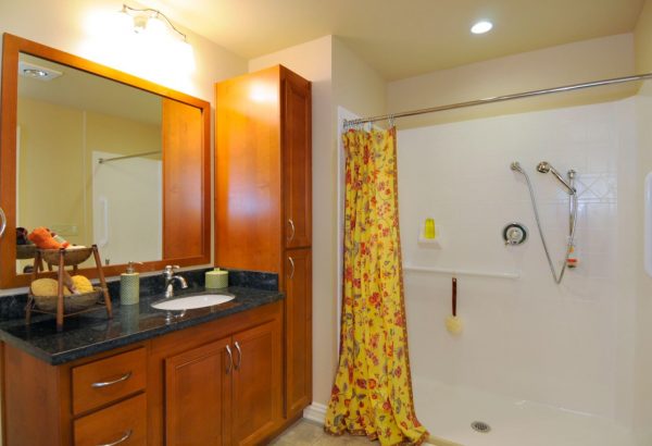 Walnut Village - apartment bathroom.JPG