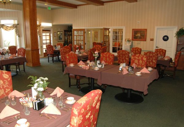 Ivy Park at Tustin dining room.jpg