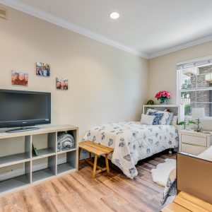 newport-mesa-senior-living-shared-room.jpg