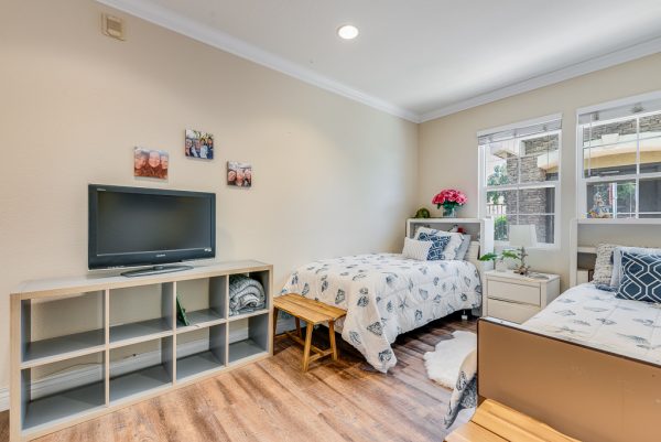 newport-mesa-senior-living-shared-room.jpg