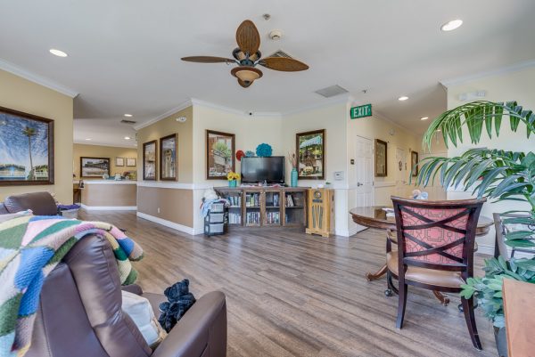newport-mesa-senior-living-tv-room.jpg