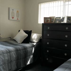 knotts-landing-luxury-care-shared-room.png