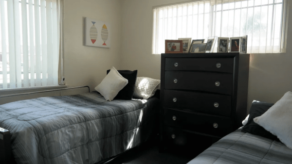 knotts-landing-luxury-care-shared-room.png