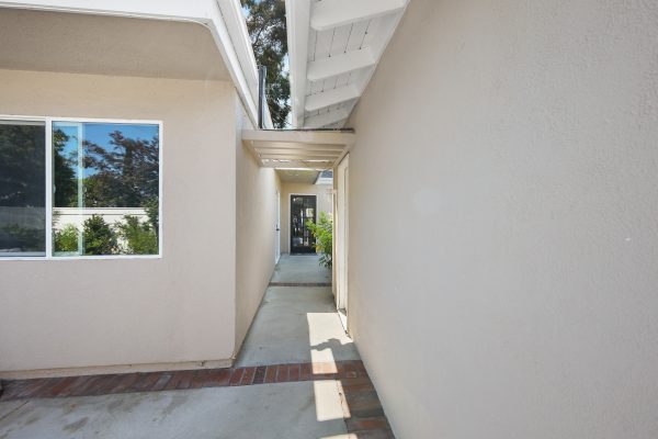 serenity-health-2-4-front-hallway.jpg