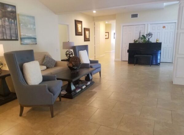 a-and-b-at-home-health-home-care-facility-rcfe-4-seating-area-2.jpg