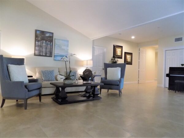 a-and-b-at-home-health-home-care-facility-rcfe-seating-area.jpg