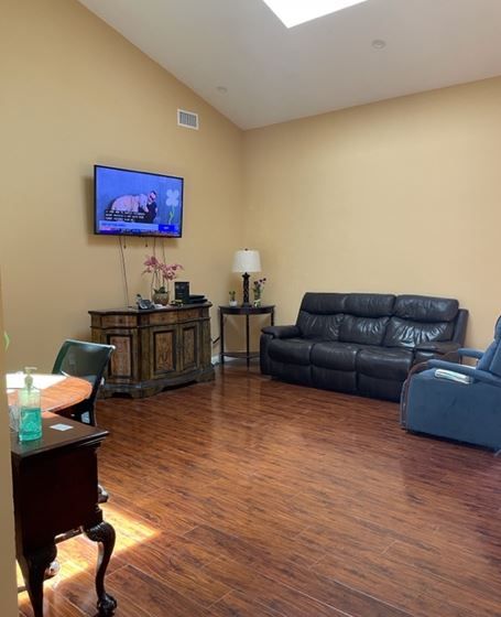 adelanto-covenant-care-ii-3-living-room.jpg