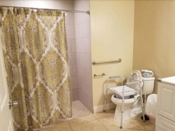 adriana-elderly-care-home-iv-6-restroom-3.jpg
