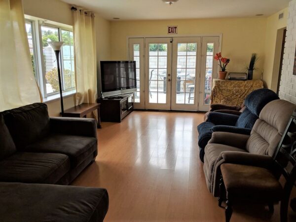 agape-senior-homes-i-3-living-room.jpg