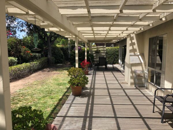 ameridge-residential-care-6-patio.jpg