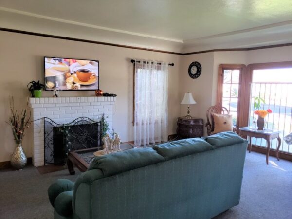ana-maries-guest-home-3-living-room.jpg