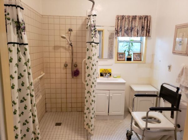 ana-maries-guest-home-6-bathroom.jpg