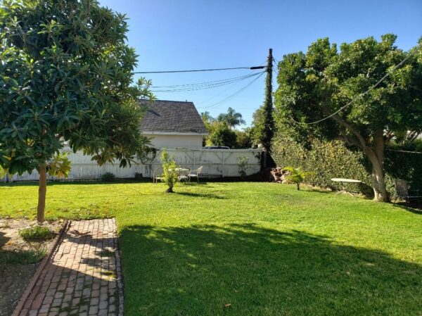 ana-maries-guest-home-7-backyard.jpg