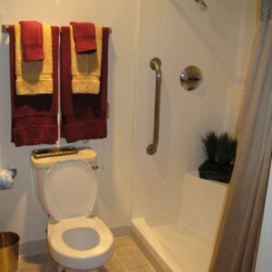 anaheim-crown-plaza-restroom.jpg