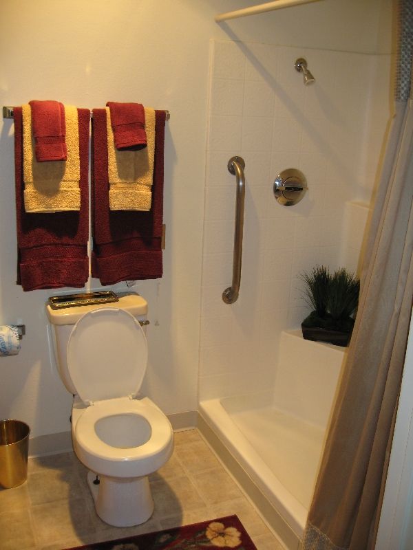 anaheim-crown-plaza-restroom.jpg