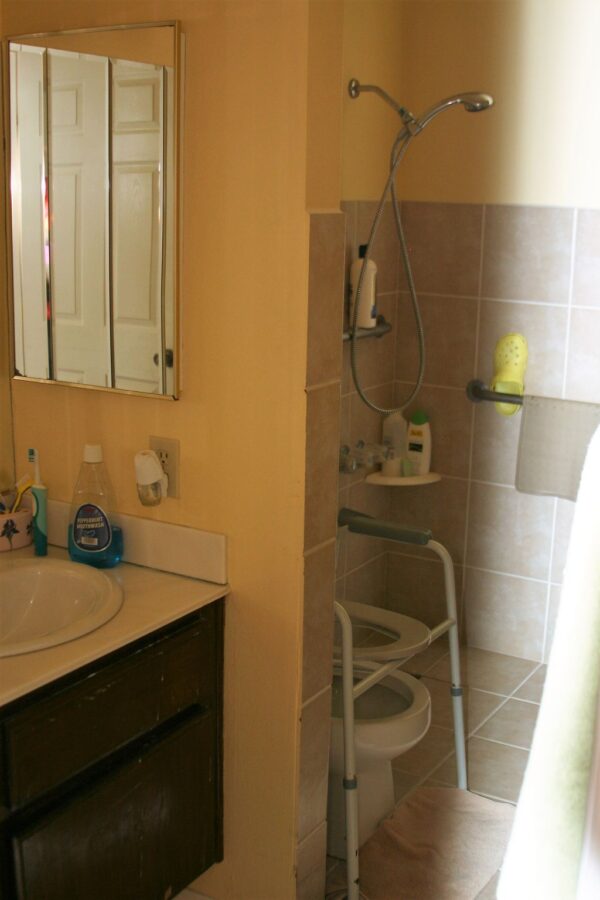 angelic-hands-care-home-restroom.jpg