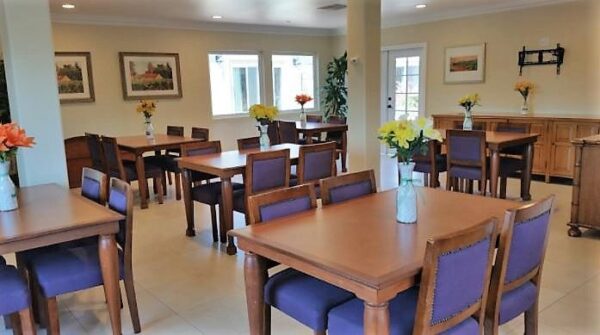 ardent-care-4-dining-room.jpg
