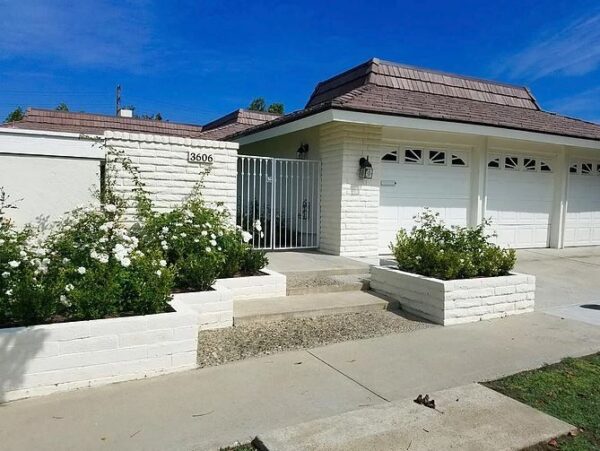 astoria-retirement-residence-corona-del-mar-1-front-view.jpg