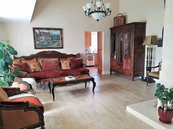 astoria-retirement-residence-corona-del-mar-3-living-room.jpg