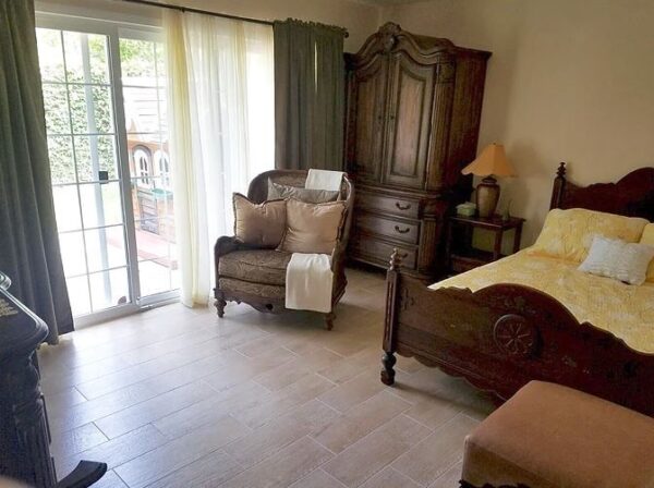 astoria-retirement-residence-corona-del-mar-5-private-room-4.jpg