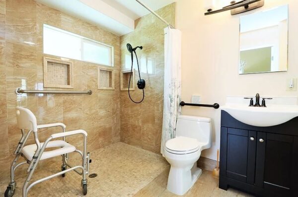 astoria-retirement-residence-corona-del-mar-6-restroom.jpg