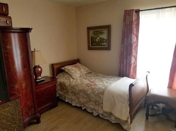 astoria-retirement-residence-corona-del-mar-private-room-5.jpg