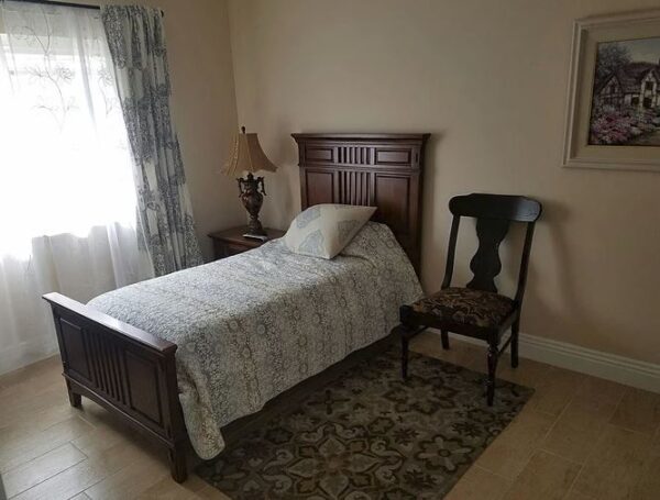 astoria-retirement-residence-corona-del-mar-private-room-6.jpg