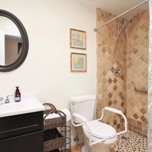 astoria-senior-care-homes-at-monarch-bay-restroom.jpg