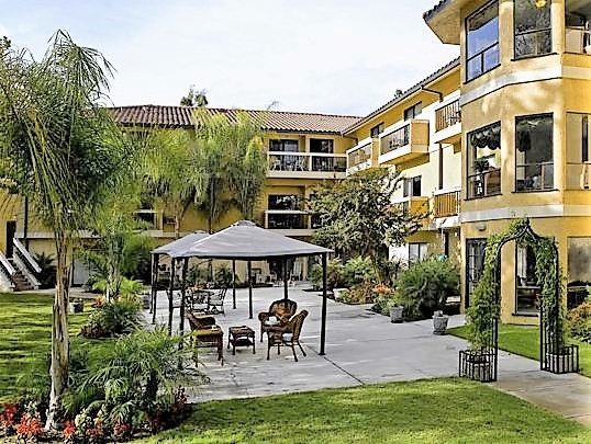 atria-del-sol-6-patio.jpg