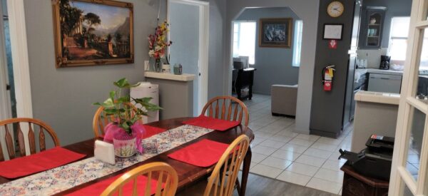 barr-senior-courtyard-i-4-dining-room.jpg