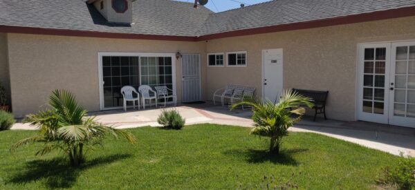 barr-senior-courtyard-i-central-yard.jpg