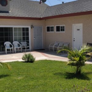 barr-senior-courtyard-ii-central-yard.jpg