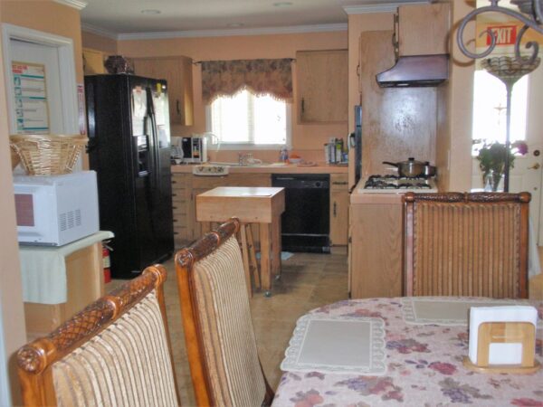 beachside-senior-care-home-5-kitchen.jpg