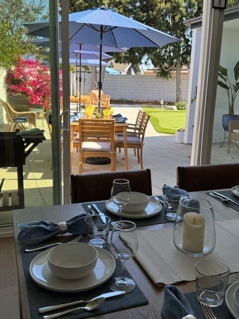 bluebird-senior-living-outdoor-seating.jpeg
