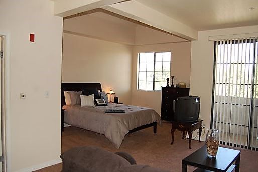 brookdale-brookhurst-6-apartment-4.jpg