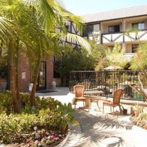brookdale-brookhurst-courtyard.jpg