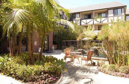 brookdale-brookhurst-courtyard.jpg