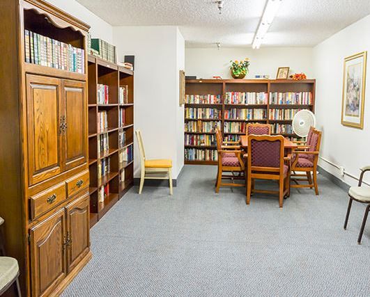 brookdale-garden-grove-4-library.jpg